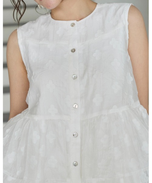 BIRTHDAY BASH(バースデイバッシュ)の「FLOWER SHEER TRIPLE FRILL TOPS(フラワーシアートリプルフリルトップス)(シャツ/ブラウス・レディース・ブルー/ホワイト・FREE)」の12枚目の写真