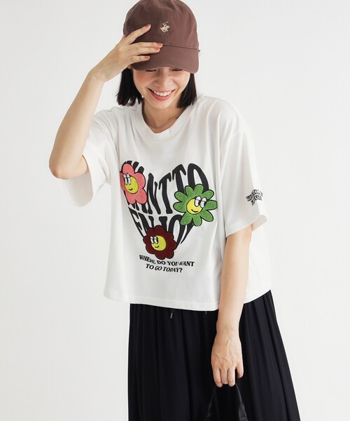 HONEYSUCKLE ROSE(ハニーサックルローズ)の「フラワー刺繍Tシャツ(Tシャツ/カットソー・レディース・ライトグレー/ダークグレー/オフホワイト・04/05)」の1枚目の写真