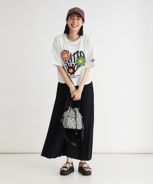 HONEYSUCKLE ROSE(ハニーサックルローズ)の「フラワー刺繍Tシャツ(Tシャツ/カットソー・レディース・ライトグレー/ダークグレー/オフホワイト・04/05)」の7枚目の写真