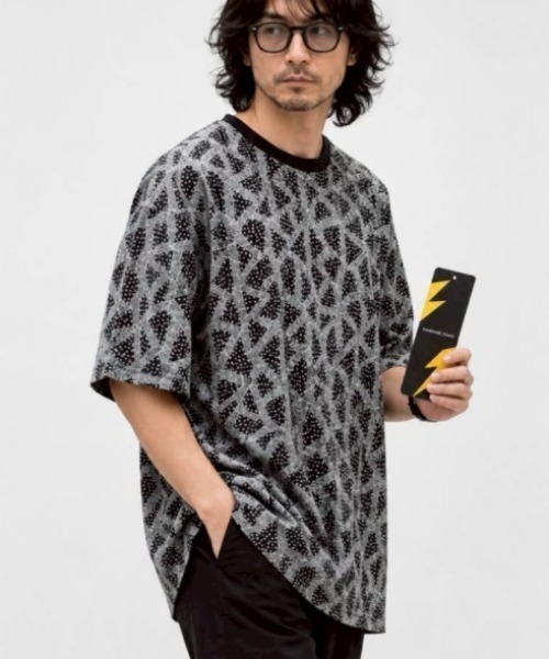 KAMINARI_TOKIO(カミナリトキオ)の「幾何柄ビジューTシャツ(Tシャツ/カットソー・レディース・シルバー/ブラウン/ゴールド・FREE)」の5枚目の写真