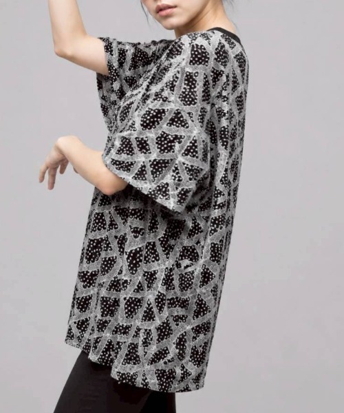 KAMINARI_TOKIO(カミナリトキオ)の「幾何柄ビジューTシャツ(Tシャツ/カットソー・レディース・シルバー/ブラウン/ゴールド・FREE)」の8枚目の写真