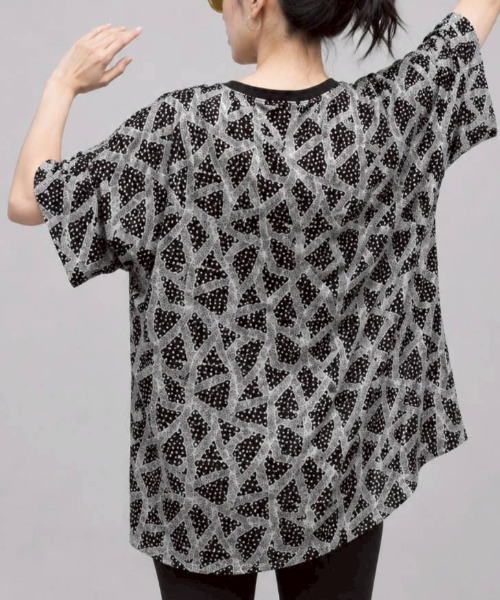KAMINARI_TOKIO(カミナリトキオ)の「幾何柄ビジューTシャツ(Tシャツ/カットソー・レディース・シルバー/ブラウン/ゴールド・FREE)」の9枚目の写真