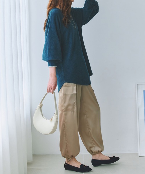 Viola e Viola(ヴィオラエヴィオラ)の「ふわもちミックスニット袖配色チュニック(チュニック・レディース・レッド/ダークブルー/ベージュ/ブラック・M/LL/L)」の17枚目の写真