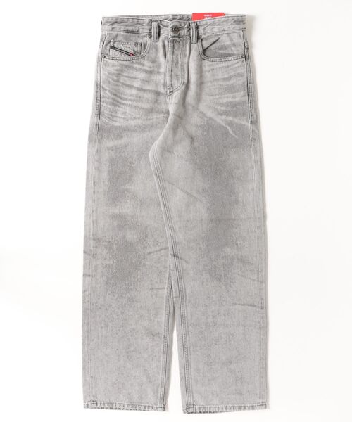 DIESEL(ディーゼル)の「メンズ デニムパンツ 2001 D-MACRO-S9(デニムパンツ・メンズ・ブラック・28inch/30inch/26inch)」の1枚目の写真