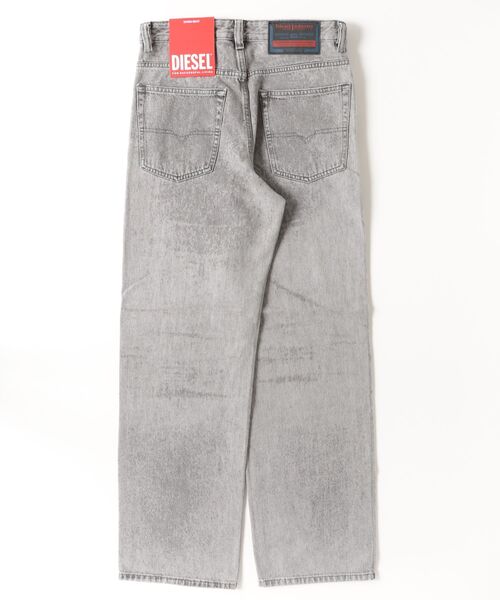 DIESEL(ディーゼル)の「メンズ デニムパンツ 2001 D-MACRO-S9(デニムパンツ・メンズ・ブラック・28inch/30inch/26inch)」の2枚目の写真