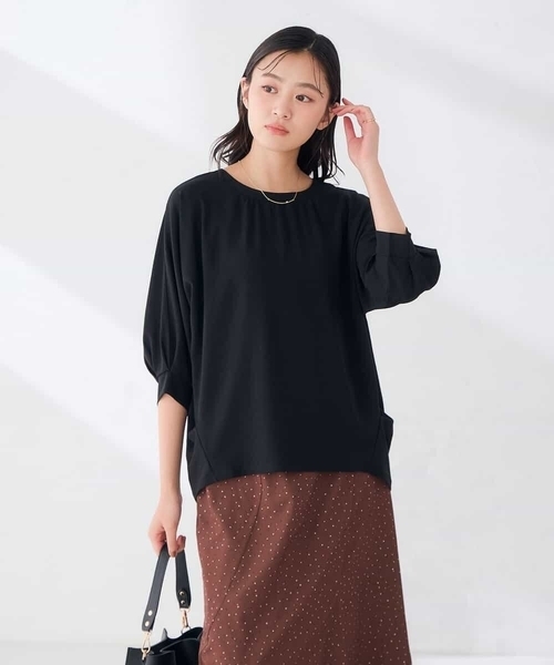 a.v.v(アーヴェヴェ)の「ギャザーネック ドルマンスリーブ トップス(Tシャツ/カットソー・レディース・グリーン/ブラック/グレー系その他・36/38/40)」の2枚目の写真
