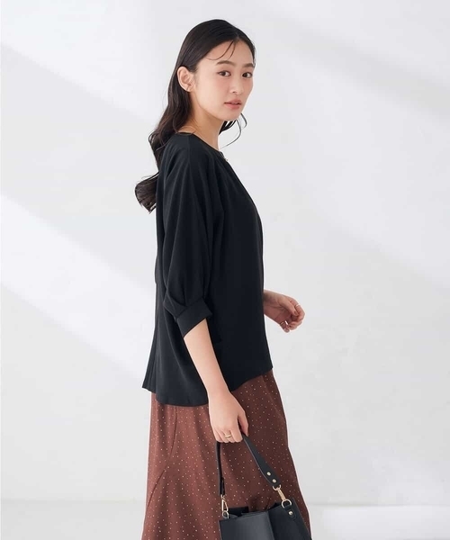 a.v.v(アーヴェヴェ)の「ギャザーネック ドルマンスリーブ トップス(Tシャツ/カットソー・レディース・グリーン/ブラック/グレー系その他・36/38/40)」の9枚目の写真