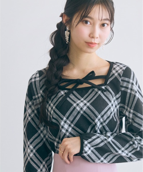 marun(マルン)の「<大きいサイズ>チェックジャガードカットソートップス marun(Tシャツ/カットソー・レディース・ベージュ系/ブラック系・LL/L/5L/4L/3L)」の2枚目の写真