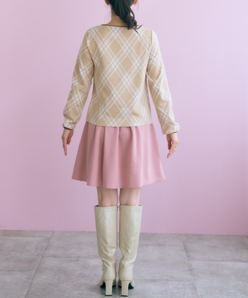 marun(マルン)の「<大きいサイズ>チェックジャガードカットソートップス marun(Tシャツ/カットソー・レディース・ベージュ系/ブラック系・LL/L/5L/4L/3L)」の16枚目の写真
