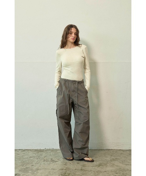 ALEXIA STAM（アリシアスタン）の「Double Tuck Cargo Pants /ダブルタックカーゴパンツ（カーゴパンツ・レディース・カーキ/グレー・M/S）」の2枚目の写真