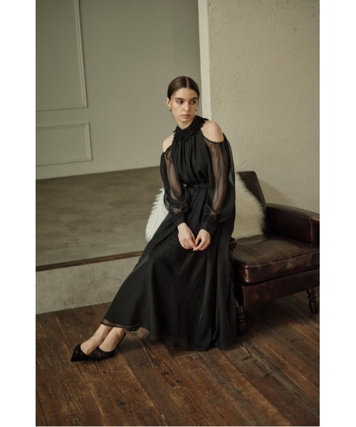ERADIE(エラディエ)の「Open Shoulder Lace Dress オープンショルダーレースドレス(ワンピース・レディース・ブラック/オフホワイト・FREE)」の6枚目の写真