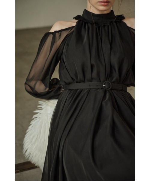 ERADIE(エラディエ)の「Open Shoulder Lace Dress オープンショルダーレースドレス(ワンピース・レディース・ブラック/オフホワイト・FREE)」の4枚目の写真
