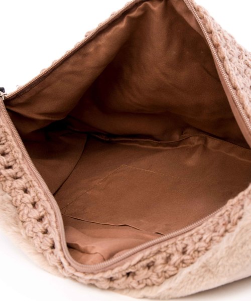 Laugoa(ラウゴア)の「【LAUGOA】フェイクファービッグクラッチ Oreiller/0173-30005 (クラッチバッグ・レディース・ワインレッド/ベージュ/ネイビー・FREE)」の6枚目の写真