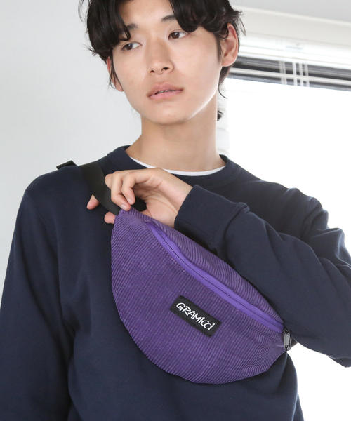 coen（コーエン）の「Gramicci(グラミチ)別注コーデュロイボディバッグ(パープル⇒WEB限定カラー)（ボディバッグ/ウエストポーチ・メンズ・グレー/パープル/ブラック/ブラウン・FREE）」の4枚目の写真