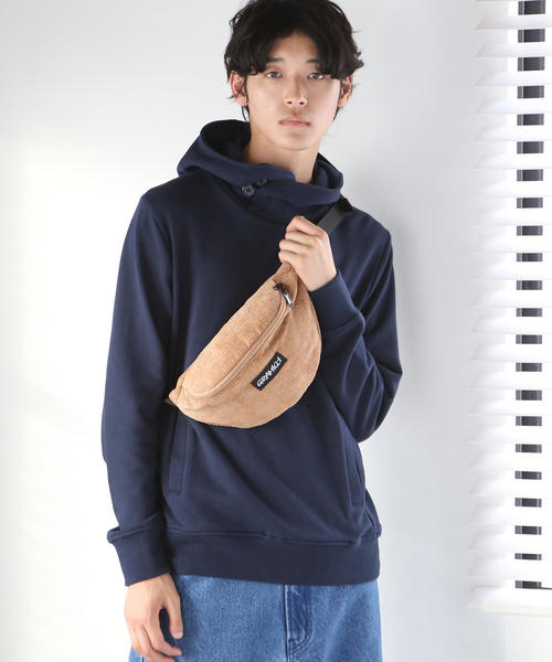 coen（コーエン）の「Gramicci(グラミチ)別注コーデュロイボディバッグ(パープル⇒WEB限定カラー)（ボディバッグ/ウエストポーチ・メンズ・グレー/パープル/ブラック/ブラウン・FREE）」の6枚目の写真