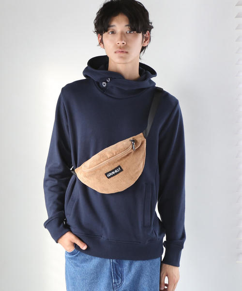 coen（コーエン）の「Gramicci(グラミチ)別注コーデュロイボディバッグ(パープル⇒WEB限定カラー)（ボディバッグ/ウエストポーチ・メンズ・グレー/パープル/ブラック/ブラウン・FREE）」の8枚目の写真