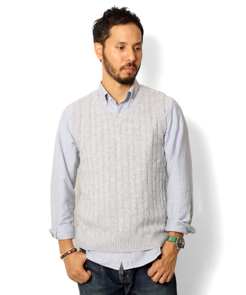 BEAMS PLUS(ビームスプラス)の「□BEAMS PLUS / ケーブル Vネック ベスト(ベスト・メンズ・ライトグレー/イエロー系その他/ネイビー・SMALL/MEDIUM/LARGE/X-LARGE)」の2枚目の写真