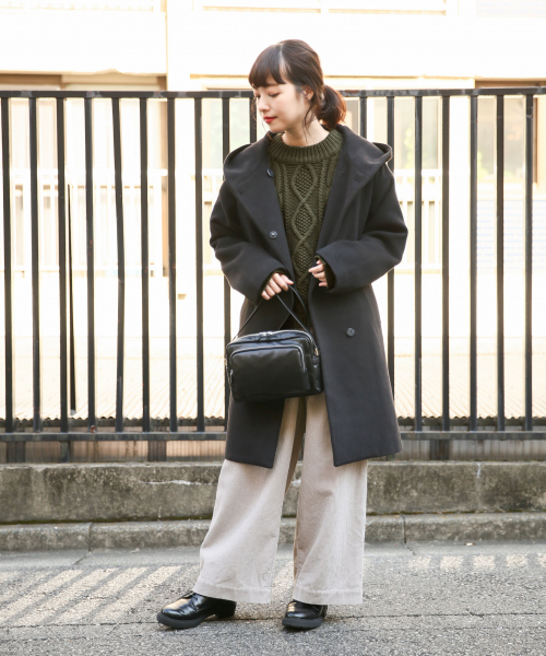 LOWRYS FARM（ローリーズファーム）の「ＺＩＰショルダー　821253（ショルダーバッグ・レディース・ブラック/ベージュ・FREE）」の3枚目の写真