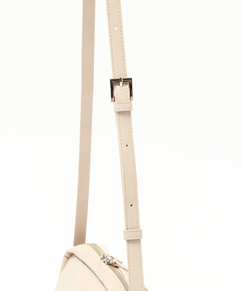 LOWRYS FARM（ローリーズファーム）の「ＺＩＰショルダー　821253（ショルダーバッグ・レディース・ブラック/ベージュ・FREE）」の9枚目の写真