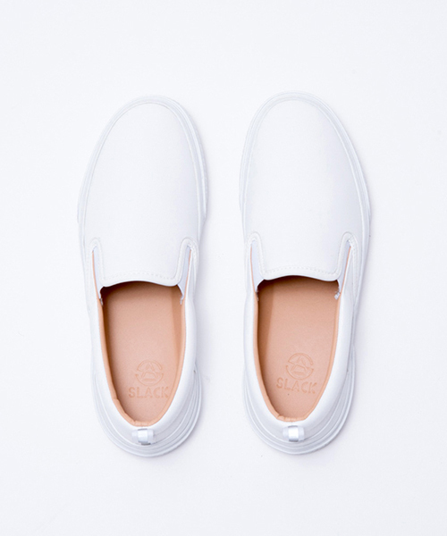 SLACK FOOTWEAR（スラックフットウェア）の「[SLACK / スラック]CALMER LX (SLIP-ON)（スニーカー・メンズ・ベージュ/ホワイト×ホワイト/ブラック×ホワイト/ブラック×ブラック/シルバー・26.5cm/27cm/27.5cm/28cm/26cm/23cm/24cm/24.5cm/23.5cm）」の12枚目の写真
