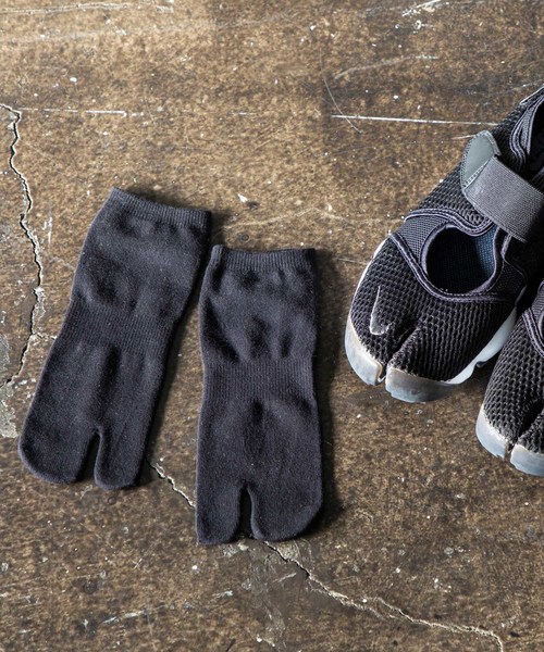 HARUSAKU（ハルサク）の「HARUSAKU:足袋 SNEAKERS SOCKS 　たびスニーカーソックス（ソックス/靴下・レディース・ブラック/オフホワイト/アイボリー/ライトアッシュグレー/ライトピンク/モカ/シルバーグレー・S/M/L）」の9枚目の写真
