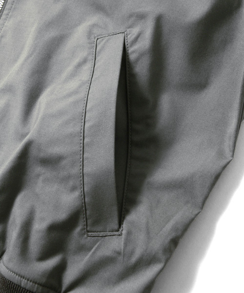 URBAN RESEARCH(アーバンリサーチ)の「UR MA-1(ミリタリージャケット・メンズ・グレー/ブラック/カーキ・LARGE/MEDIUM)」の20枚目の写真