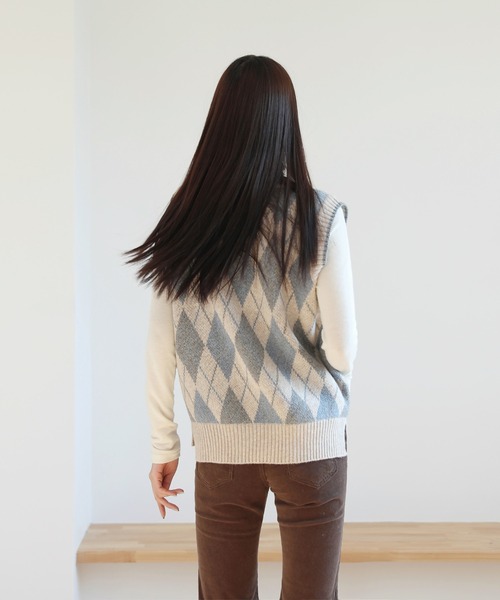 by muni:r（バイ ムニール）の「アーガイル　ウール ニットベスト（ニット/セーター・レディース・ブラウン/ブルー・FREE）」の3枚目の写真