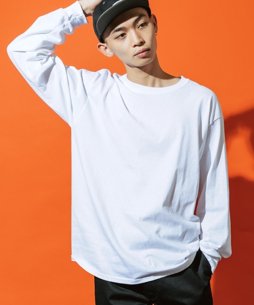 GILDAN（ギルダン）の「Gildan / ギルダン ドロップショルダー ビッグシルエット 無地 長袖Tシャツ（Tシャツ/カットソー・メンズ・グレー/チャコール/オリーブ/オレンジ/ホワイト/ライトブルー/ブラック/ダークブラウン/ネイビー/イエロー・XL/2XL/M/L/S/3XL）」の2枚目の写真