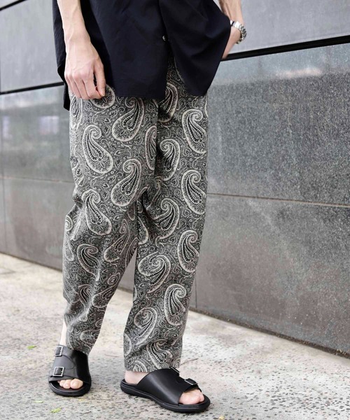 ADAM ET ROPE'(アダムエロペ)の「ペイズリーブロード テーパードイージーパンツ(その他パンツ・メンズ・ブラウン系その他/レッド系その他・M/L)」の17枚目の写真