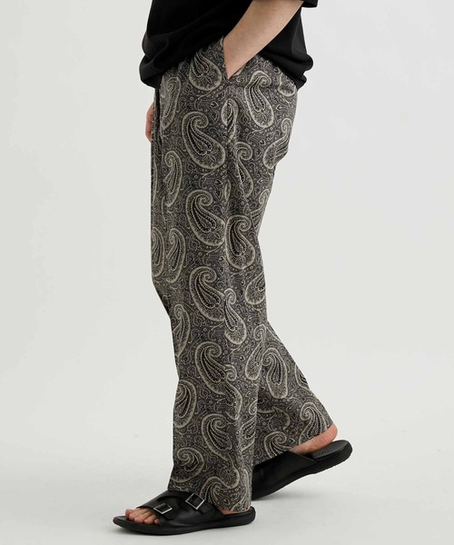 ADAM ET ROPE'(アダムエロペ)の「ペイズリーブロード テーパードイージーパンツ(その他パンツ・メンズ・ブラウン系その他/レッド系その他・M/L)」の13枚目の写真