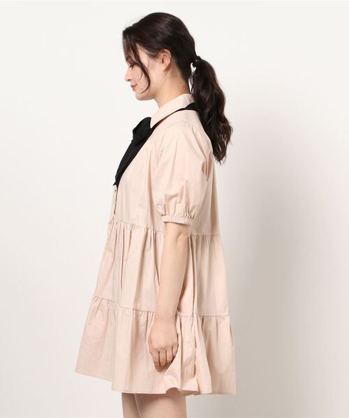 LODISPOTTO（ロディスポット）の「Dollyリボンティアードシャツワンピース（ワンピース・レディース・ピンクベージュ/ホワイト・MEDIUM）」の3枚目の写真