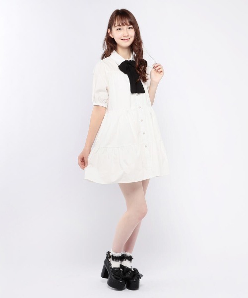 LODISPOTTO（ロディスポット）の「Dollyリボンティアードシャツワンピース（ワンピース・レディース・ピンクベージュ/ホワイト・MEDIUM）」の11枚目の写真