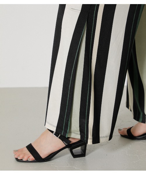 AZUL by moussy(アズールバイマウジー)の「GLOSSY COOL SIDE SLIT PANTS/グロッシークールサイドスリットパンツ(その他パンツ・レディース・グレー系その他/ブラック/グリーン系その他・SMALL/MEDIUM)」の19枚目の写真