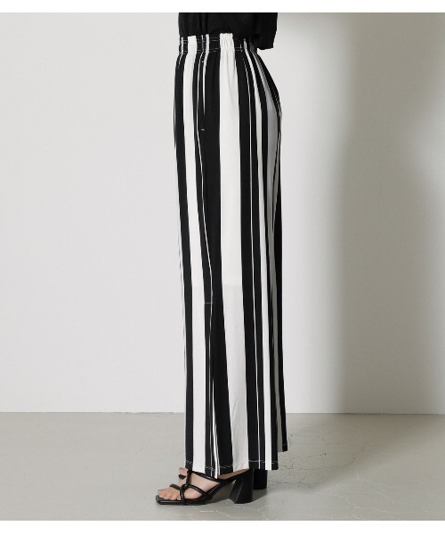 AZUL by moussy(アズールバイマウジー)の「GLOSSY COOL SIDE SLIT PANTS/グロッシークールサイドスリットパンツ(その他パンツ・レディース・グレー系その他/ブラック/グリーン系その他・SMALL/MEDIUM)」の16枚目の写真