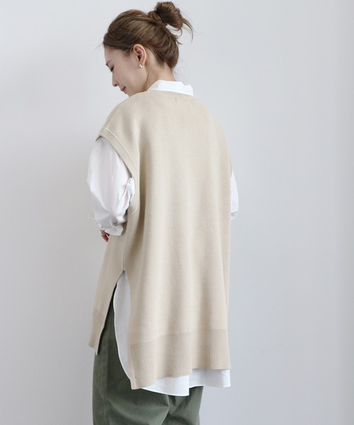 AMERICAN HOLIC（アメリカンホリック）の「クルーネックサイドスリットニットベスト（ニット/セーター・レディース・ブラック/ブラウン/ライトベージュ・FREE）」の8枚目の写真