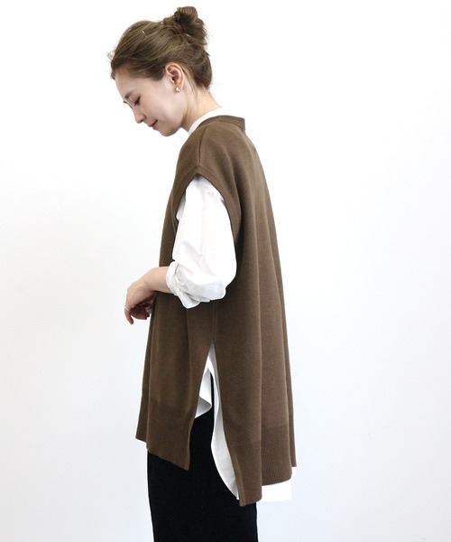 AMERICAN HOLIC（アメリカンホリック）の「クルーネックサイドスリットニットベスト（ニット/セーター・レディース・ブラック/ブラウン/ライトベージュ・FREE）」の9枚目の写真