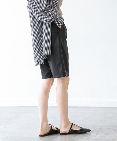 A part by（アパートバイ）の「フェイクレザーハーフパンツ 958046（その他パンツ・レディース・ブラック/グリーン系その他6・MEDIUM/LARGE）」の6枚目の写真