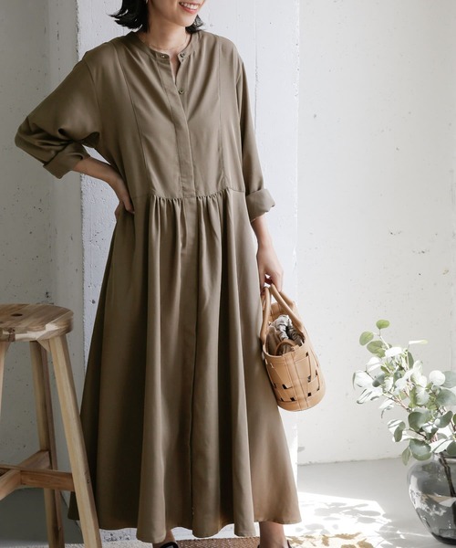 URBAN RESEARCH DOORS（アーバンリサーチドアーズ）の「ギャザー切替ワンピース（ワンピース・レディース・ベージュ/ピンク/ネイビー・ONE）」の13枚目の写真