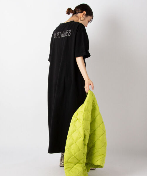 NOLLEY’S(ノーリーズ)の「バックMARTIGUES Tシャツワンピース(ワンピース・レディース・ブラック/グレイッシュベージュ・FREE)」の3枚目の写真