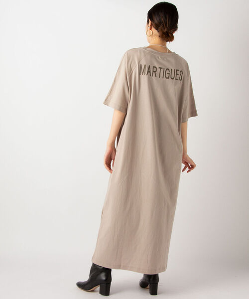 NOLLEY’S(ノーリーズ)の「バックMARTIGUES Tシャツワンピース(ワンピース・レディース・ブラック/グレイッシュベージュ・FREE)」の12枚目の写真