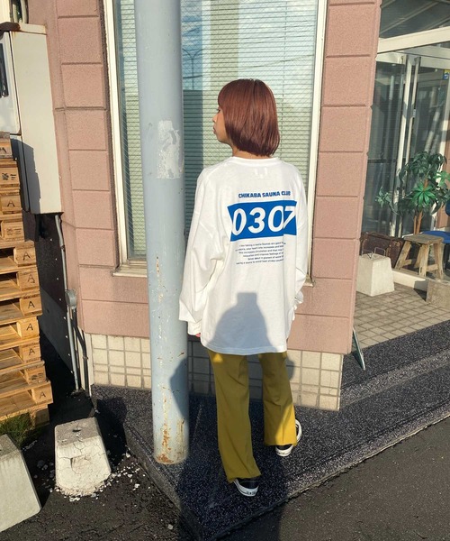 CHIKABA（チカバ）の「【CHIKABA SAUNA CLUB 】 オーバーサイズ ロングTシャツ（Tシャツ/カットソー・レディース・ホワイト/ブラック/チャコール/ホワイト系/ホワイト系1/ホワイト系2/ブラック系1/グレー系・MEDIUM/LARGE）」の20枚目の写真