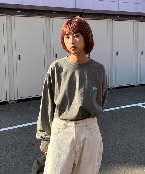 CHIKABA（チカバ）の「【CHIKABA SAUNA CLUB 】 オーバーサイズ ロングTシャツ（Tシャツ/カットソー・レディース・ホワイト/ブラック/チャコール/ホワイト系/ホワイト系1/ホワイト系2/ブラック系1/グレー系・MEDIUM/LARGE）」の15枚目の写真