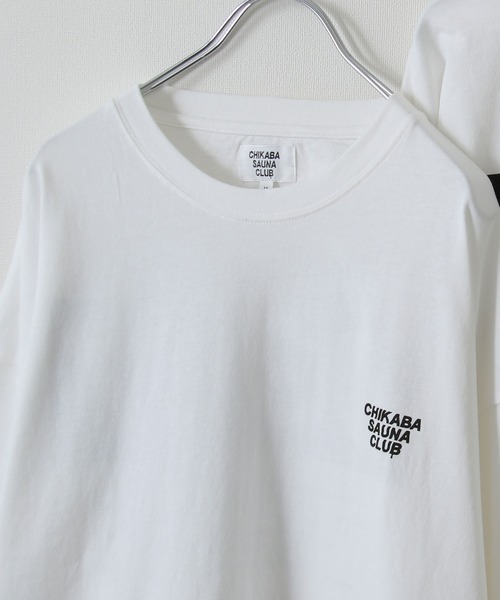 CHIKABA（チカバ）の「【CHIKABA SAUNA CLUB 】 オーバーサイズ ロングTシャツ（Tシャツ/カットソー・レディース・ホワイト/ブラック/チャコール/ホワイト系/ホワイト系1/ホワイト系2/ブラック系1/グレー系・MEDIUM/LARGE）」の10枚目の写真