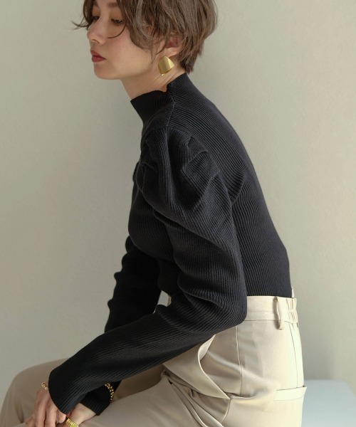 Bab（バブ）の「【WEB限定】パワーショルダーリブニットプルオーバー（ニット/セーター・レディース・ブラック/ダークグリーン/ブラウン/杢グレー/グリーン/アイボリー/パープル・FREE）」の10枚目の写真