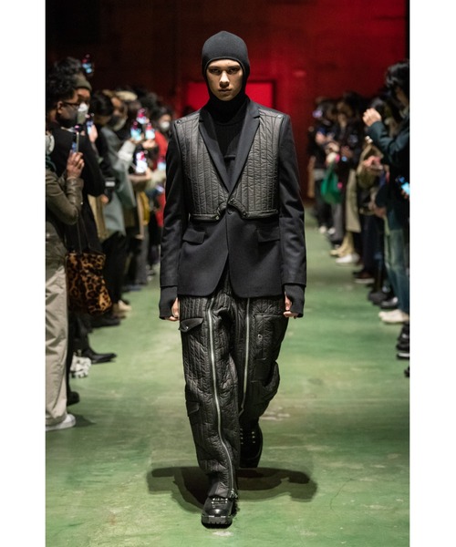 JOHN LAWRENCE SULLIVAN（ジョンローレンスサリバン）の「QUILT PANEL COAT（チェスターコート・メンズ・ブラック・46/44）」の3枚目の写真