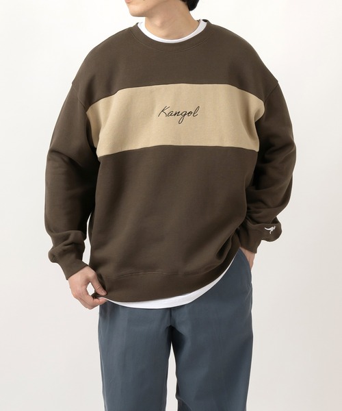 KANGOL(カンゴール)の「【KANGOL/カンゴール】胸切替筆記体ロゴクルーネックスウェット/裏起毛(スウェット・メンズ・パープル/ブラウン/ホワイト/ダークブルー・M/L/XL)」の2枚目の写真