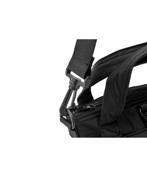 DEVICE+(デバイスプラス)の「抗菌 抗ウイルス DEVICE+ ナイロン ミニ ヘルメットバッグ(ショルダーバッグ・レディース・ブラック・FREE)」の12枚目の写真