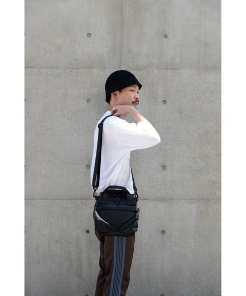 DEVICE+(デバイスプラス)の「抗菌 抗ウイルス DEVICE+ ナイロン ミニ ヘルメットバッグ(ショルダーバッグ・レディース・ブラック・FREE)」の10枚目の写真