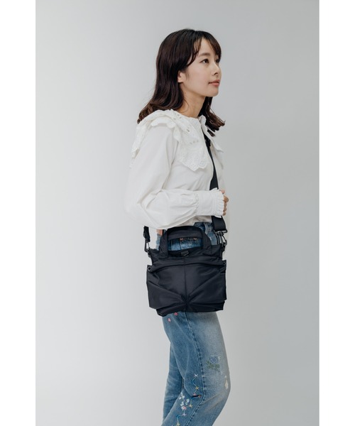 DEVICE+(デバイスプラス)の「抗菌 抗ウイルス DEVICE+ ナイロン ミニ ヘルメットバッグ(ショルダーバッグ・レディース・ブラック・FREE)」の5枚目の写真