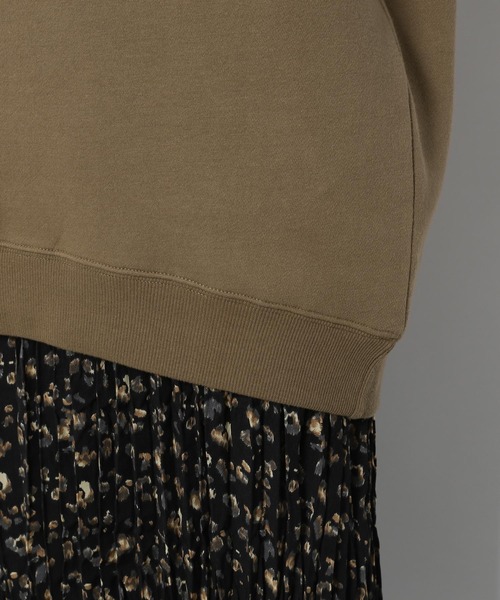 LAKOLE(ラコレ)の「ブラッシュBIGクルーネックプルオーバー / 219691(スウェット・レディース・オフホワイト/ブラック/シャーベット/カーキ・SMALL/MEDIUM)」の19枚目の写真